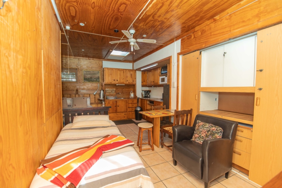 6 Bedroom Property for Sale in Bluewater Bay Eastern Cape